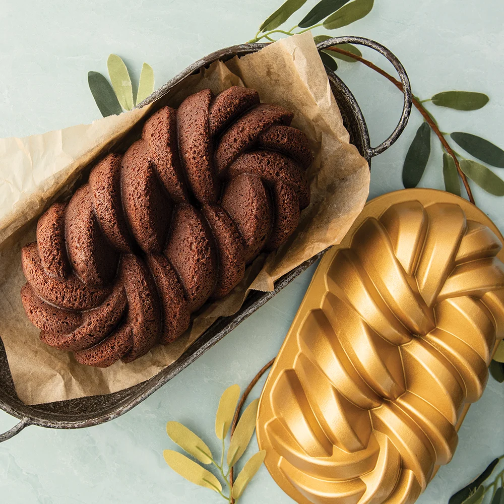 96077_Braided_Loaf_Blue_Bkg_Pan_02_