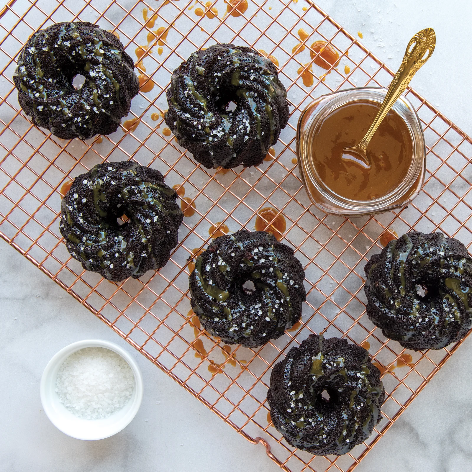 93977_Swirl Bundtlette_Caramel_2_E
